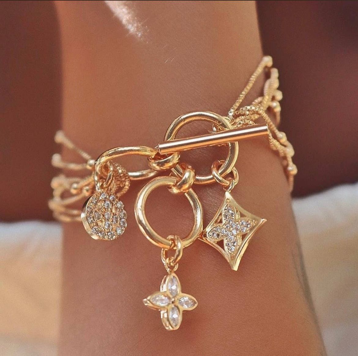 Pulseira Pingentes LV - Imagem 2