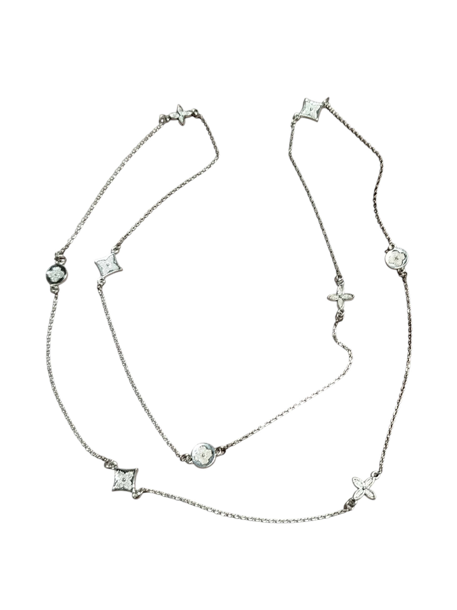 Colar Longo Pingentes Inspiração Louis Vuitton banho prata